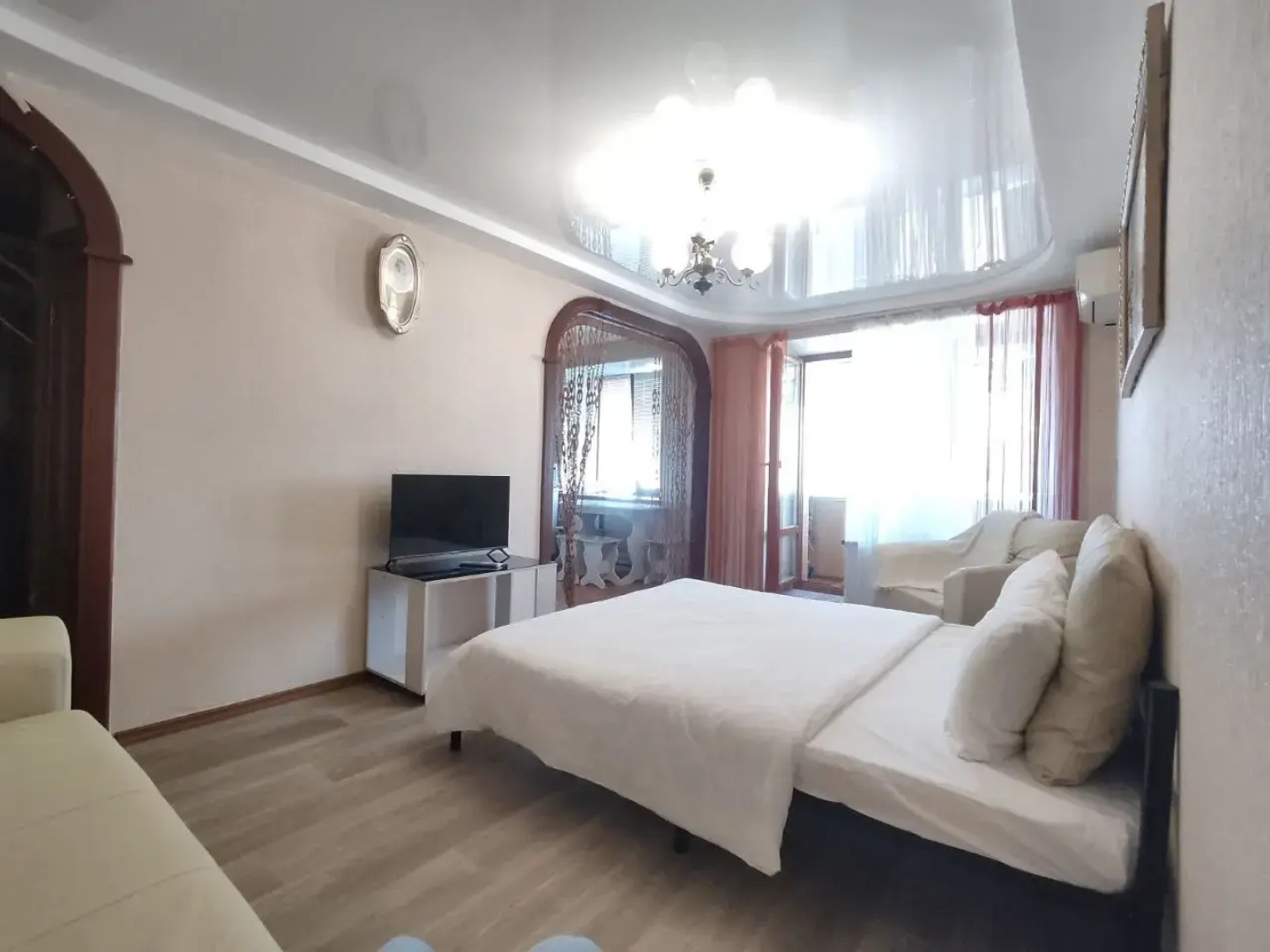 Квартира SATIN Apartments на Площади Октября