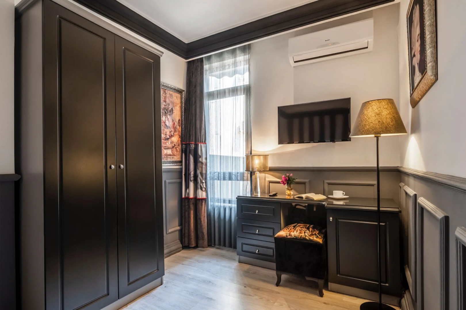 Отель Art & Interiors