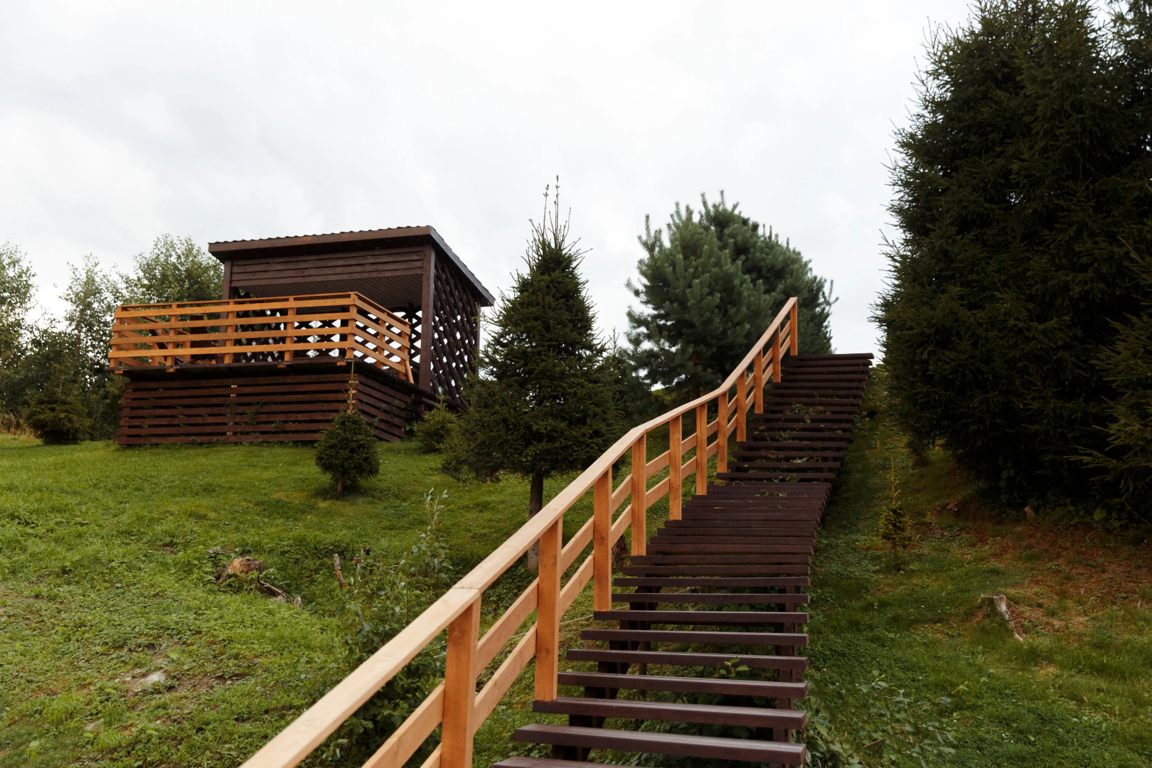 Частный дом у реки