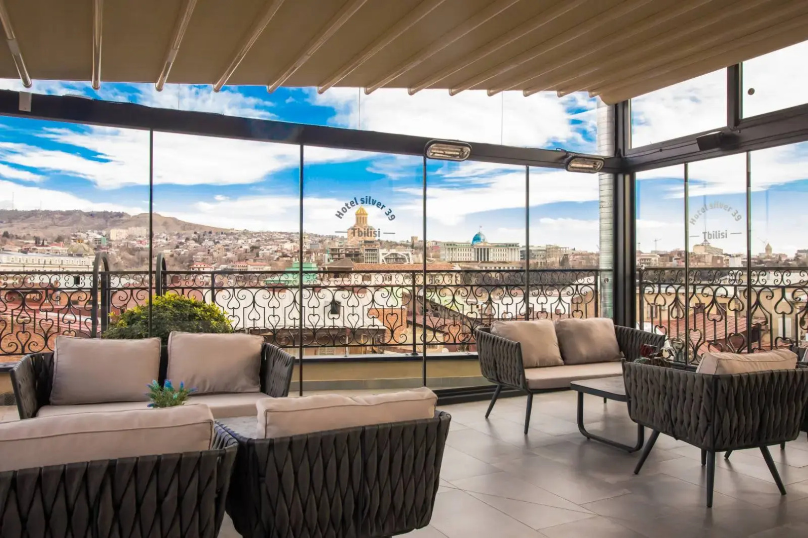 Отель Silver 39  Corner Hotel