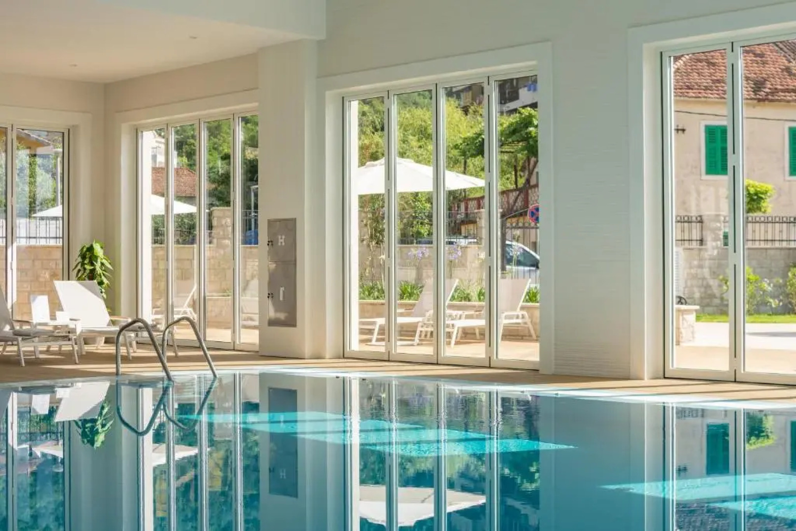 Отель Lazure & Marina Montenegro