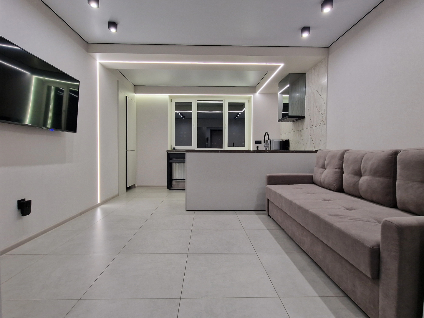 Апартаменты в Центре с Гостинной и 2 Спальнями