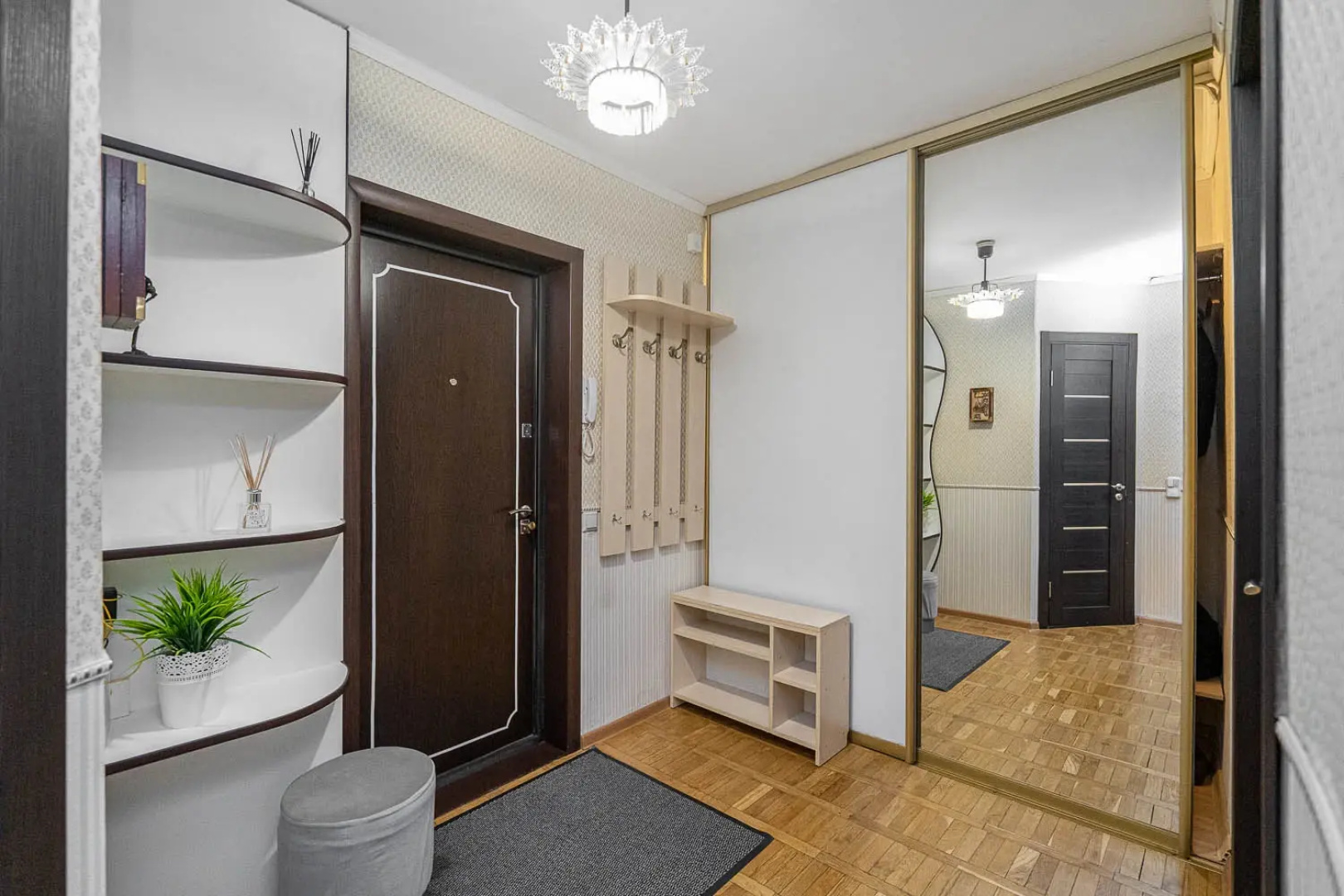 Квартира Апартаменты Ladgorna на Мележа 4