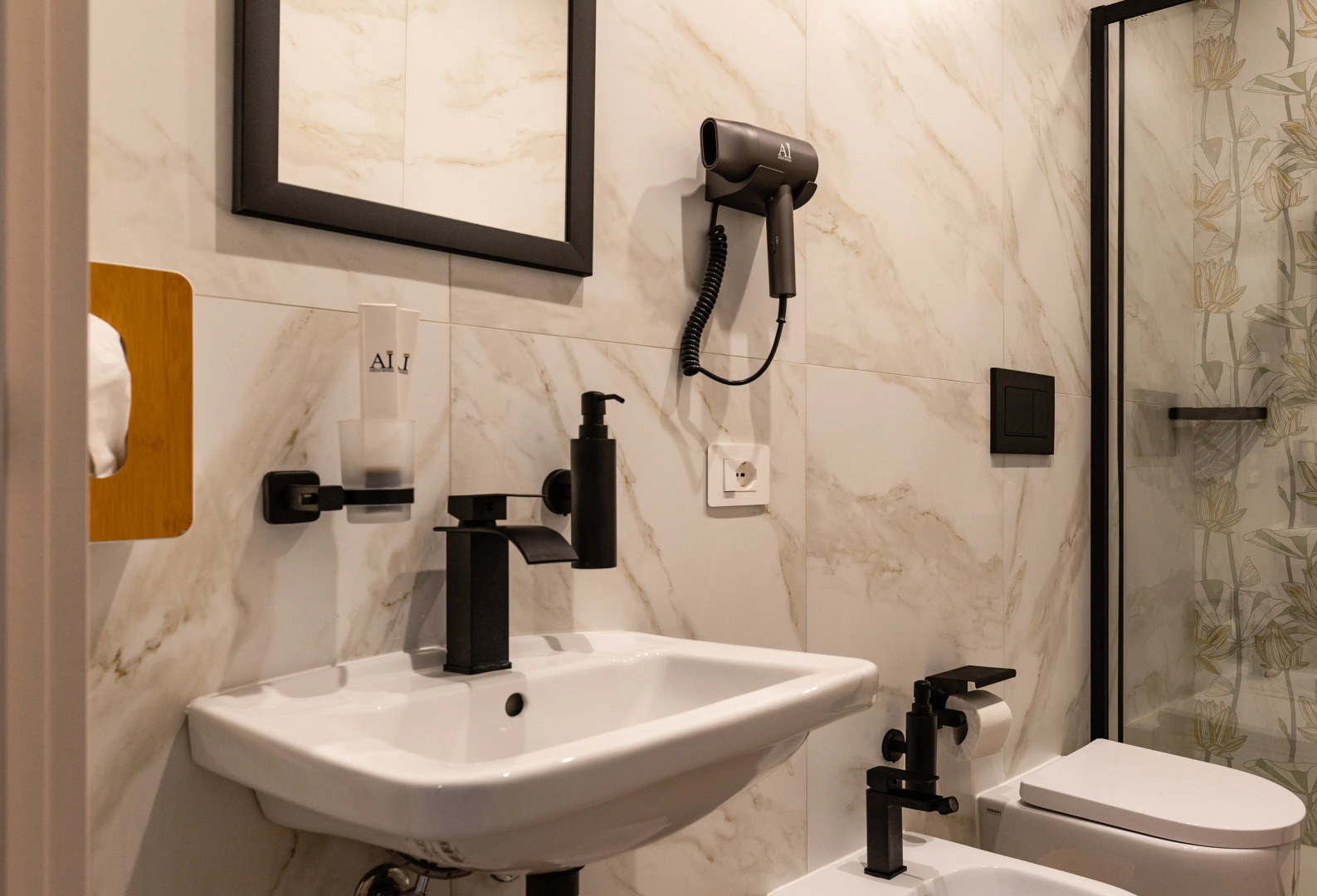 Бутик-отель Aiello Hotels - Isola Design District