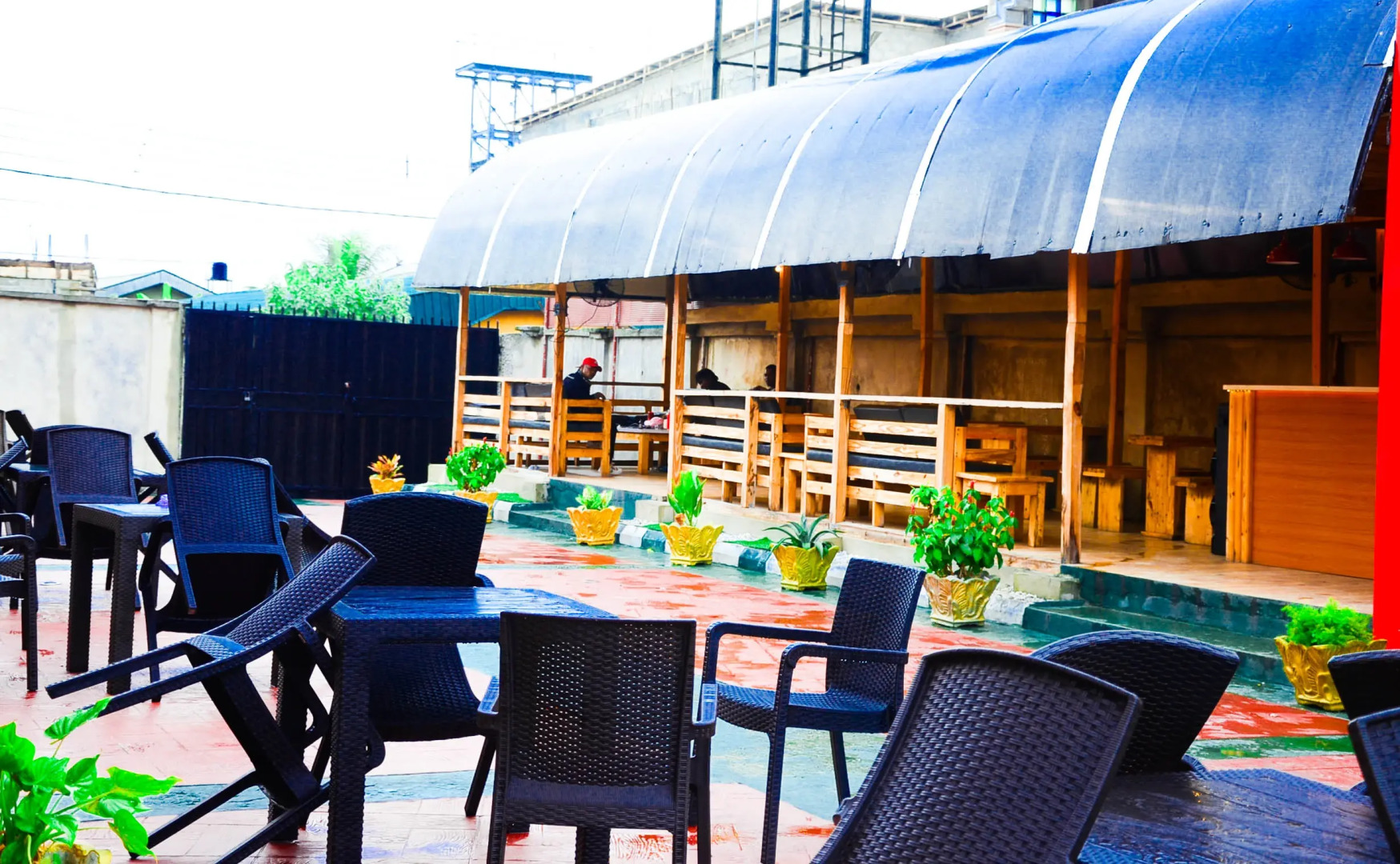 Отель LAKE SIDE HOTEL WARRI