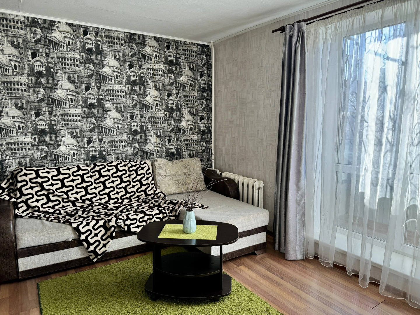 Апартаменты на Парижской коммуны 50