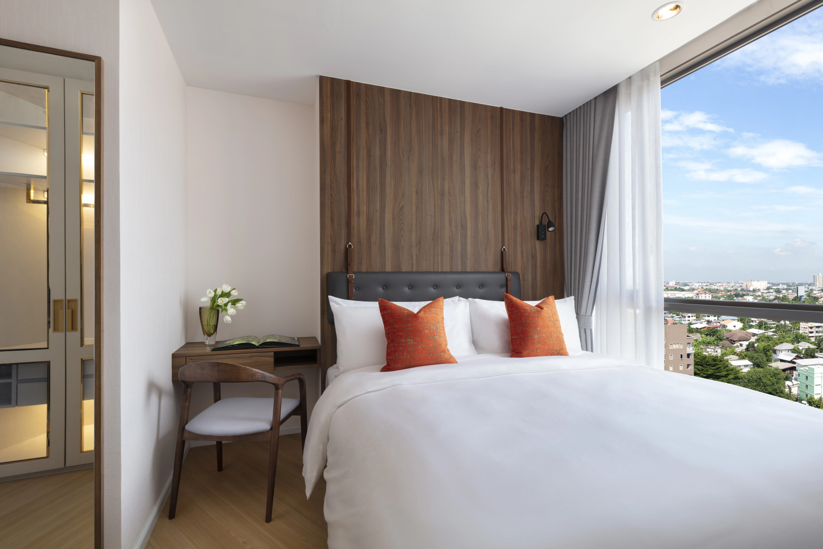 Отель Oakwood Suites Tiwanon Bangkok