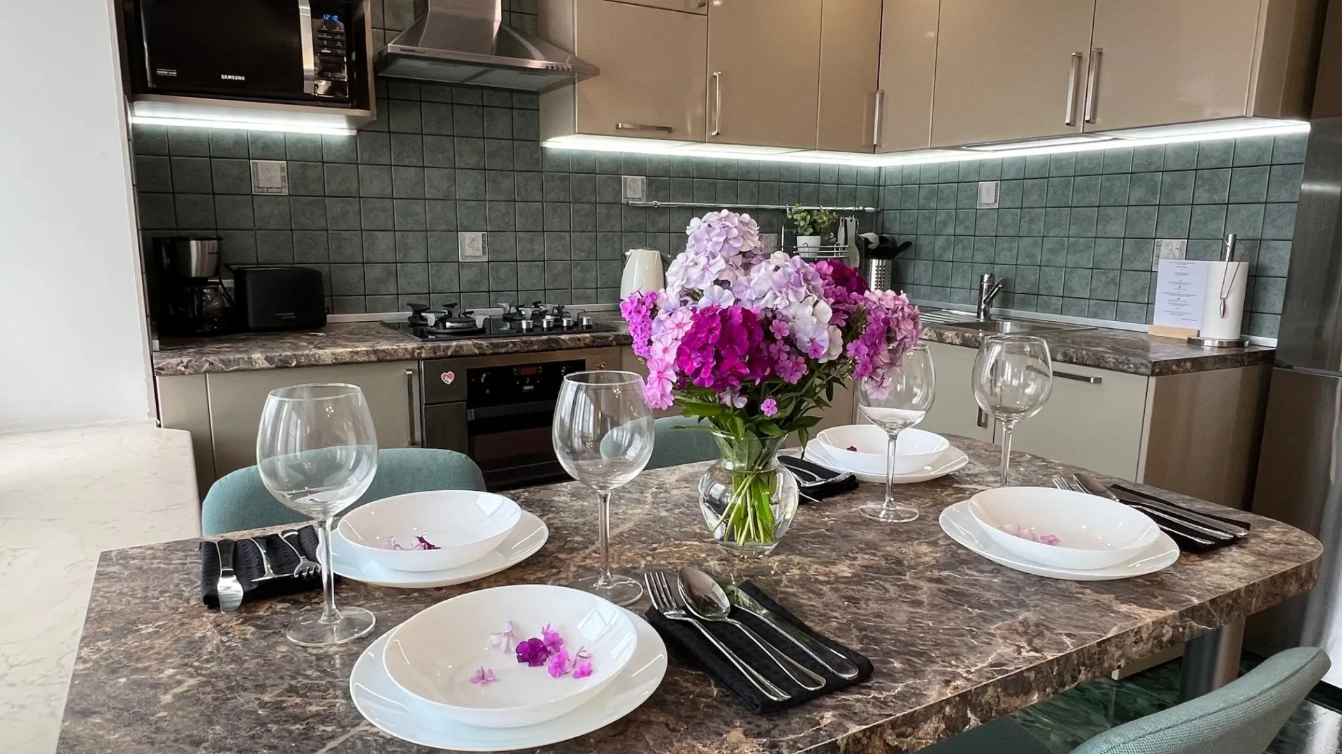 Квартира на набережной с видом на залив