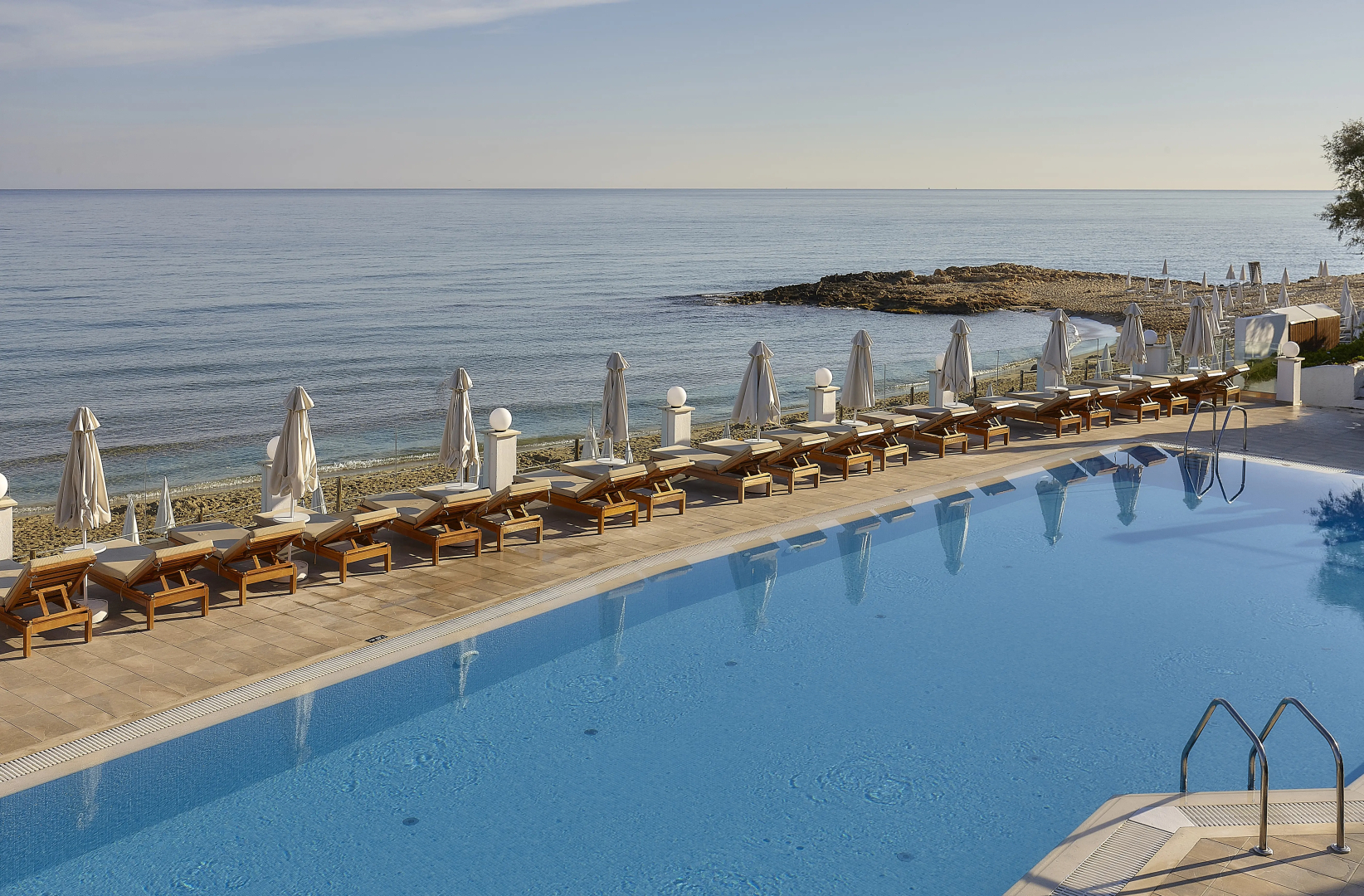 Отель Alexander Beach Hotel & Village Resort