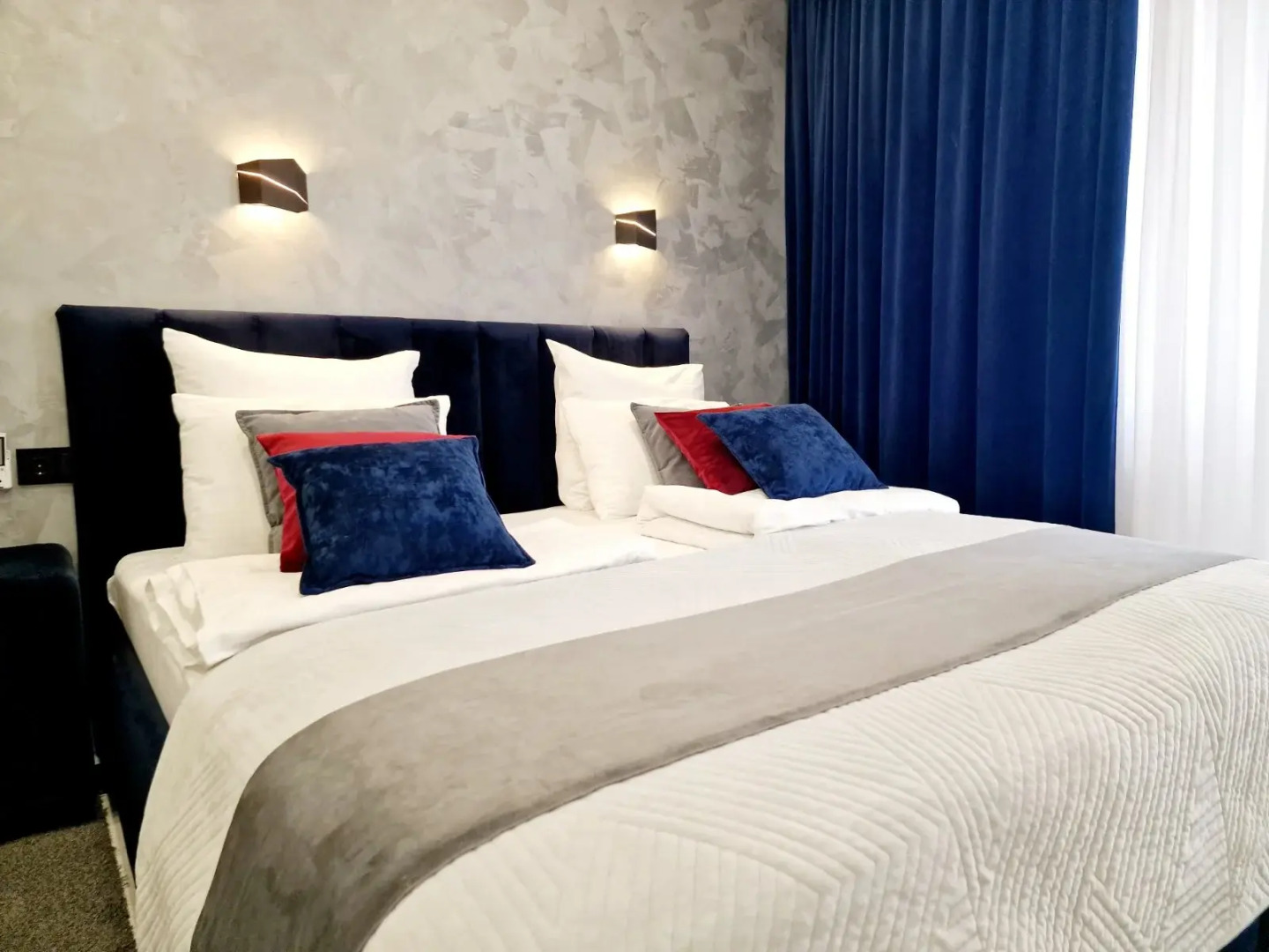 Апартаменты Люкс в центре Верхнее озеро, новый дом, Колибри#88А