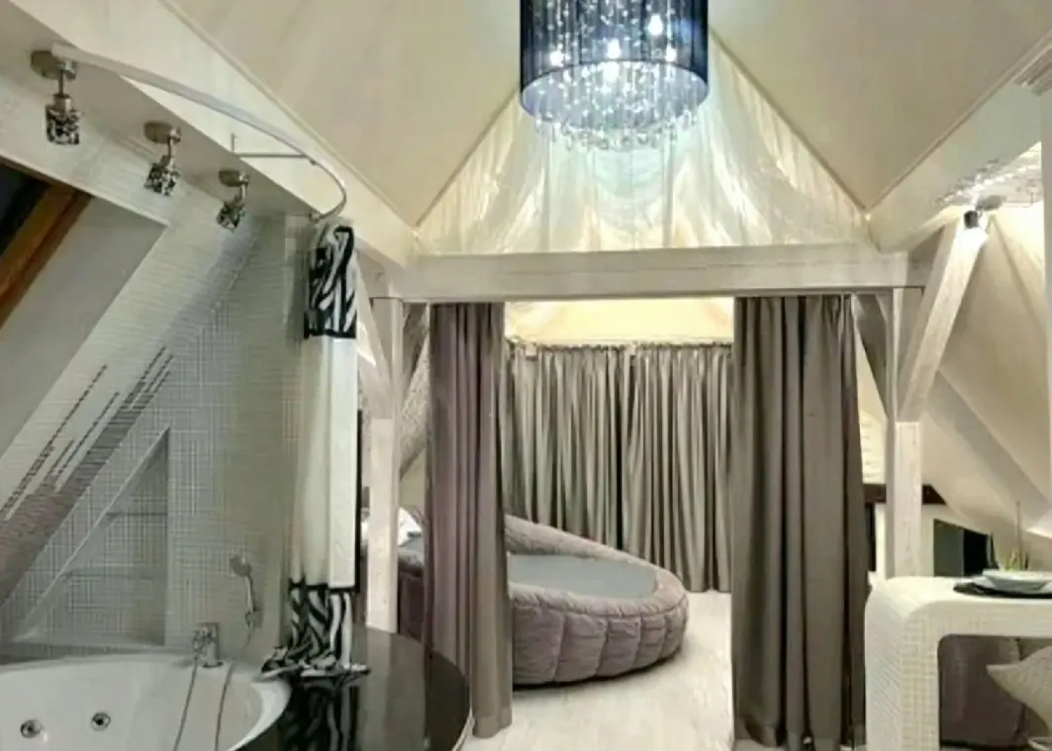 Квартира Эксклюзивная студия для романтического времяпровождения