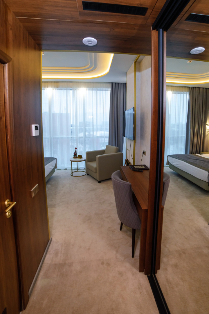 Отель Довгий