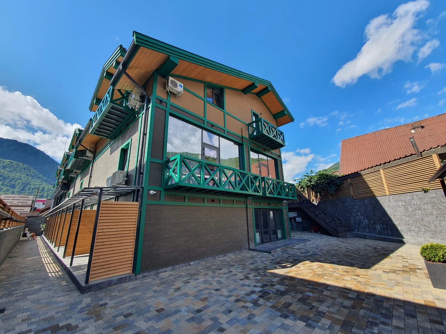 Апартаменты Greenberg на Защитников Кавказа 114