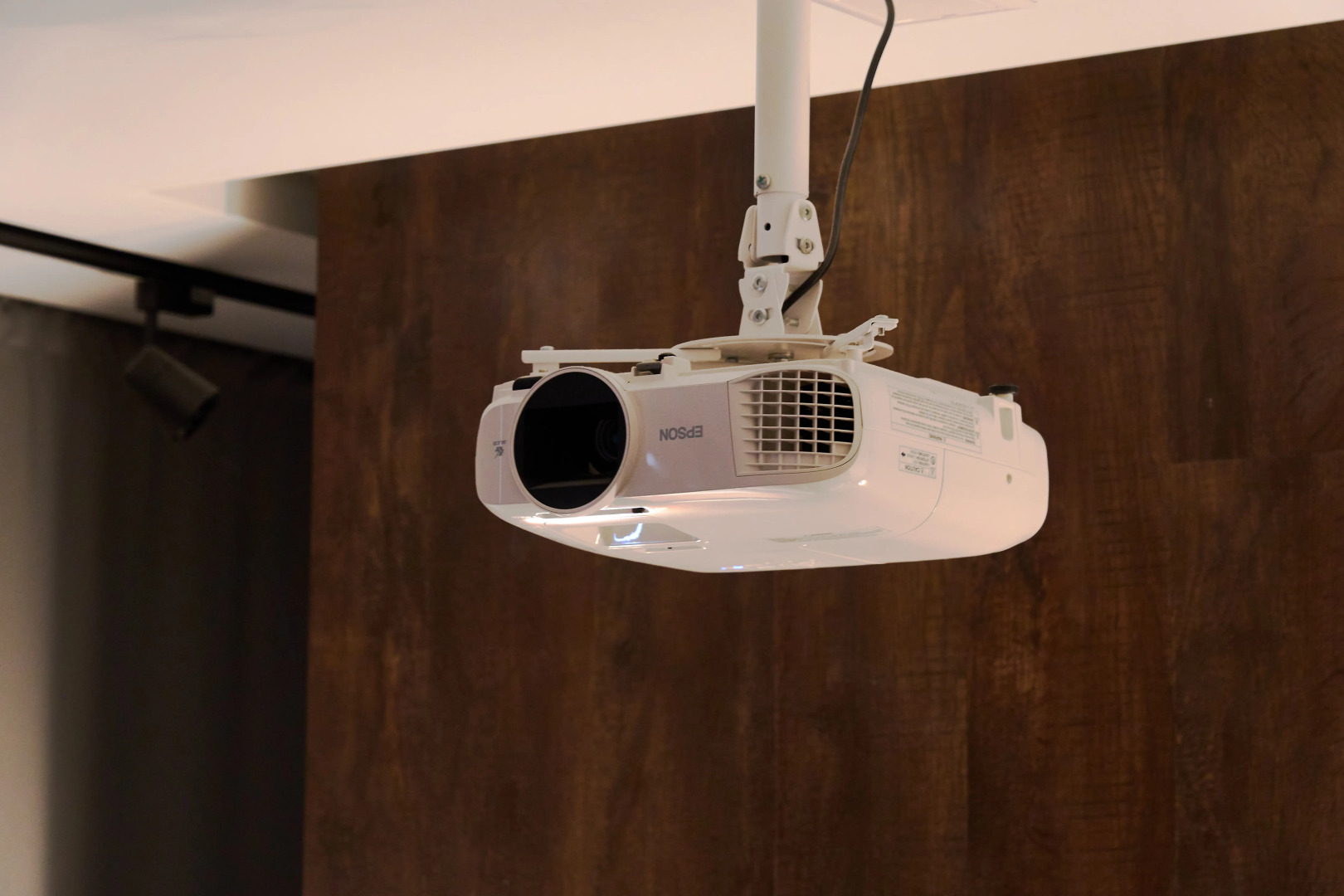 Апартаменты в Центре с Проектором, Компьютером и PS5