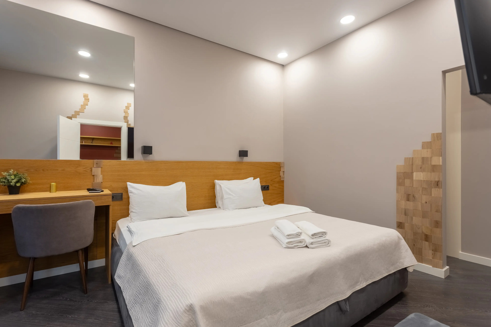 Апартаменты дизайнерские на 37 этаже