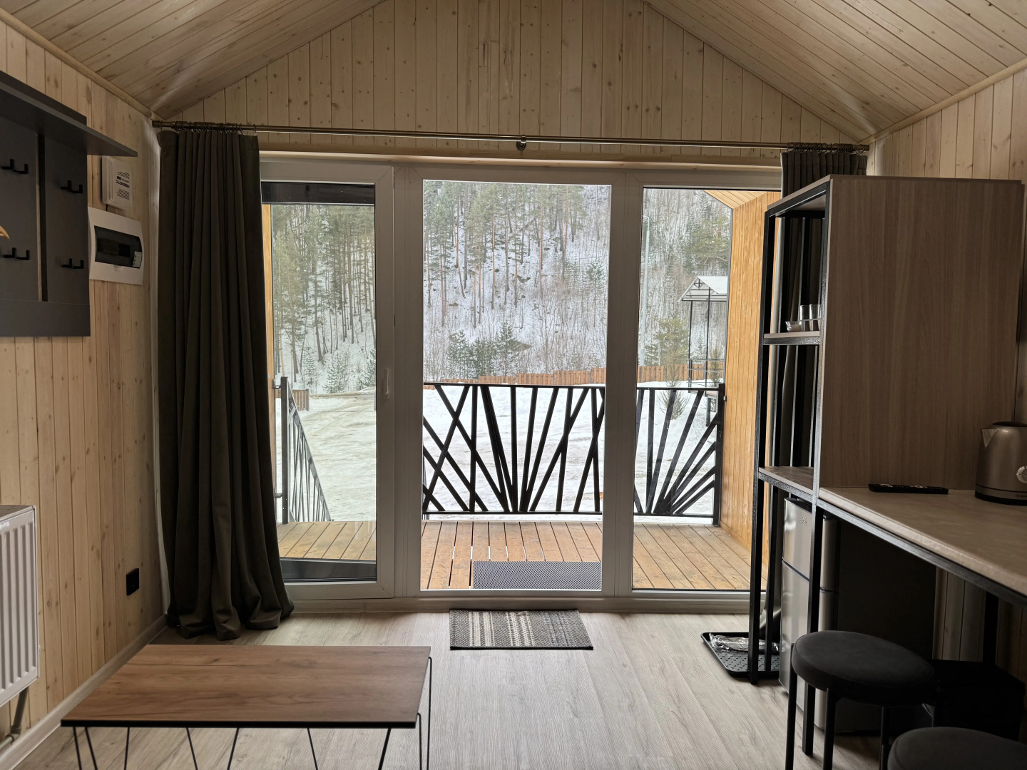 Частный дом с видом на Кавказский хребет