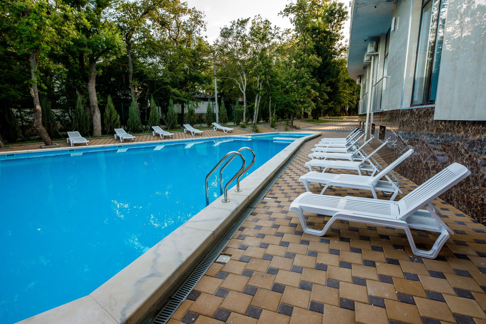 Отель Велес