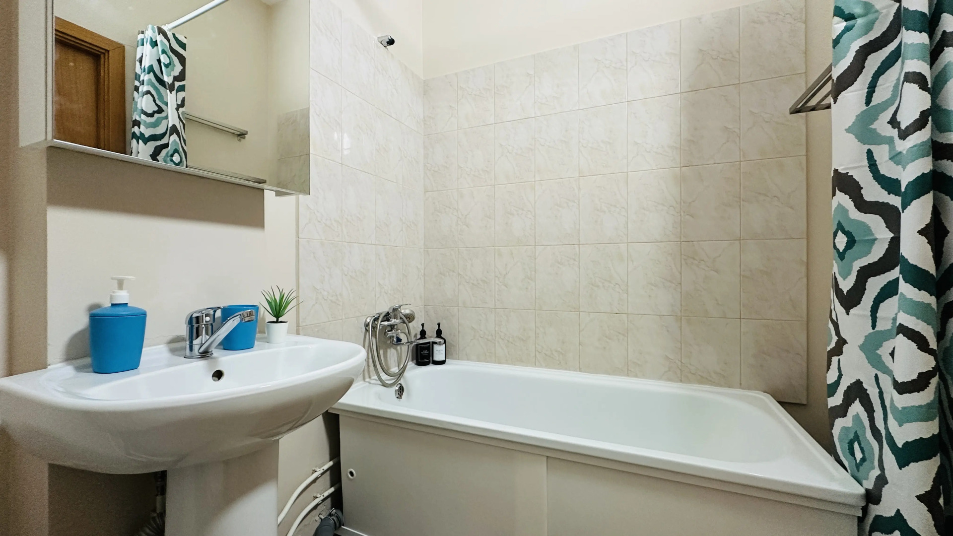 Квартира Уютная Евро-двухкомнатная на 25 этаже