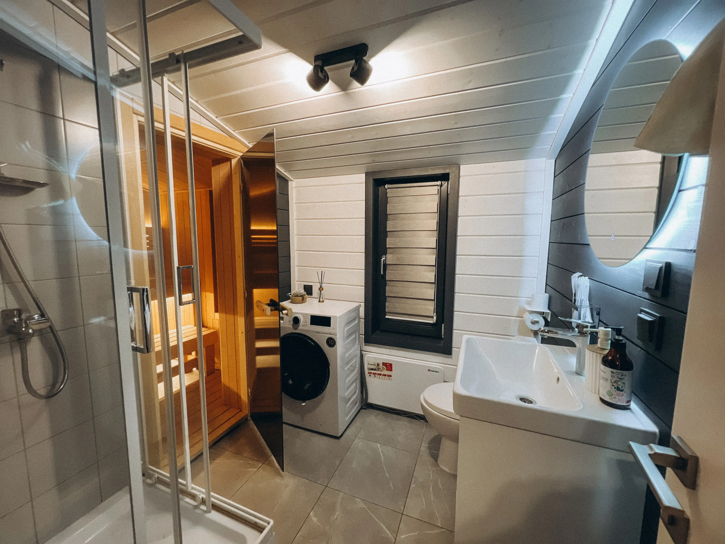 Частный дом с гриль-мангалом, сауной и большой террасой