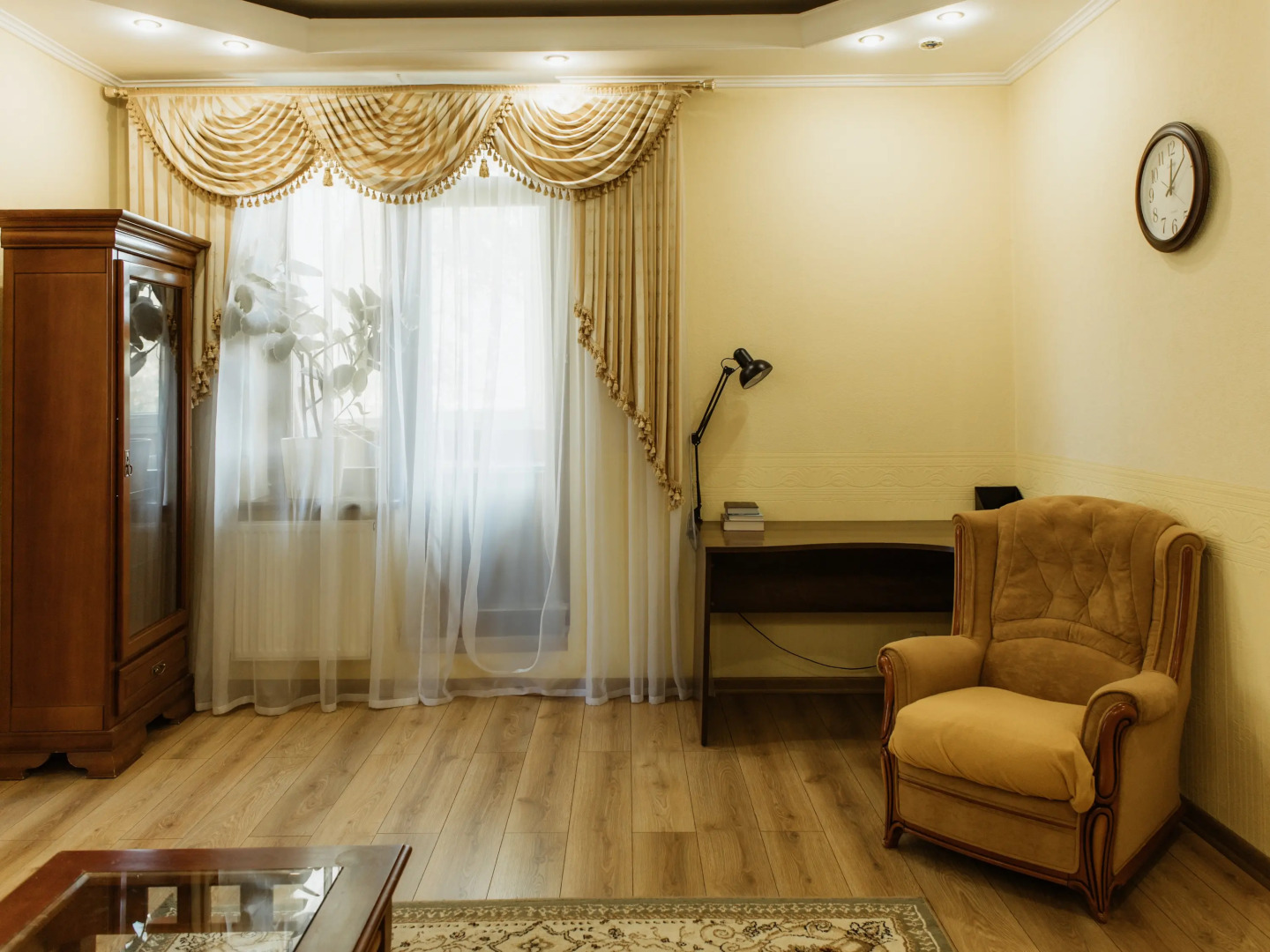 Апартаменты Трехкомнатные с камином в самом центре Новый дом