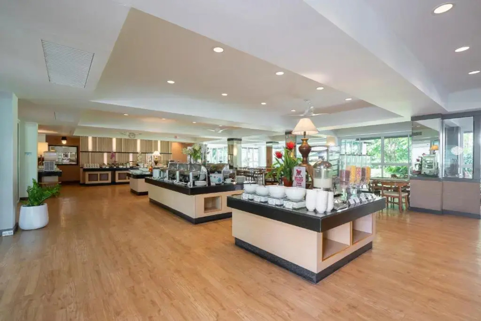 Отель The Green Park Resort