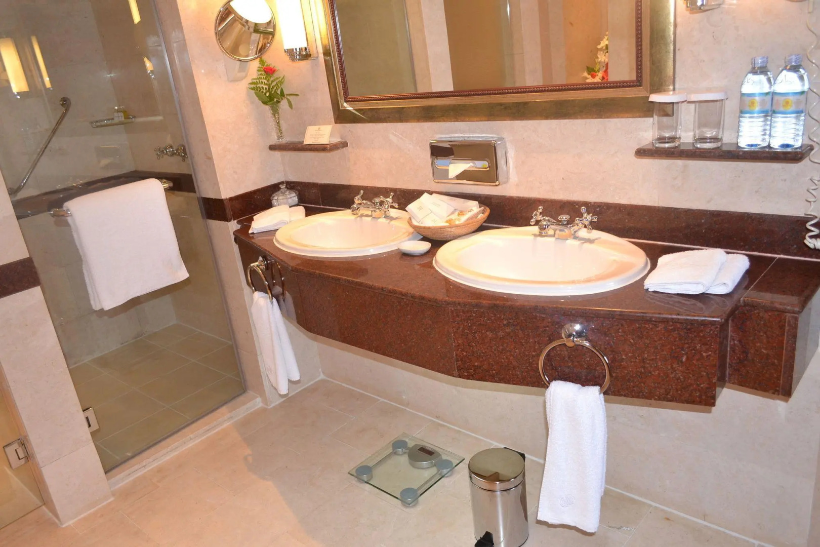 Отель Kampala Serena