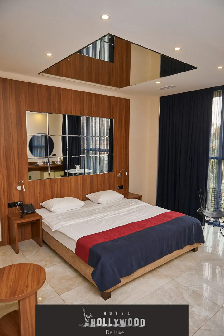 Отель Голливуд Де Люкс