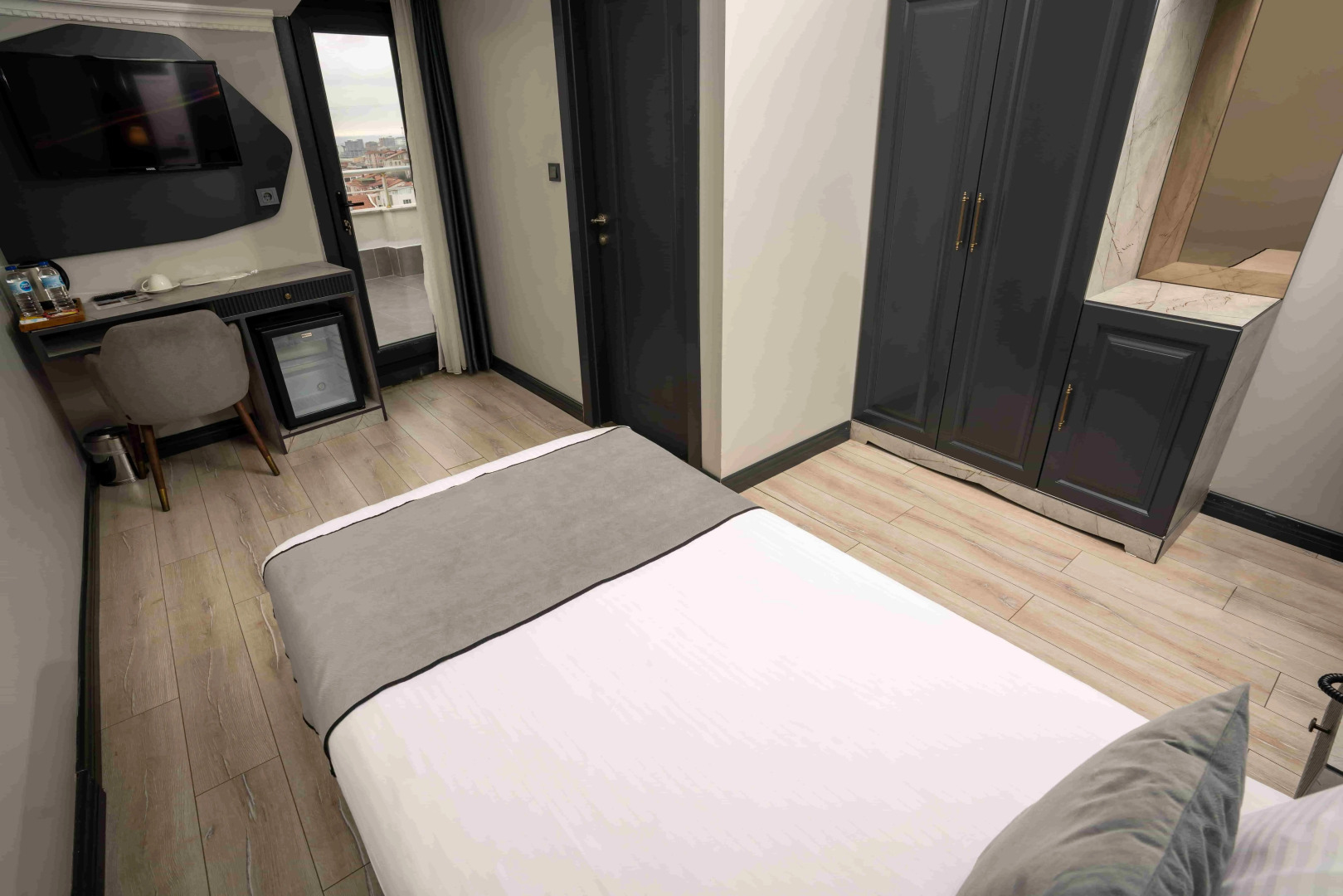 Отель Express Plus