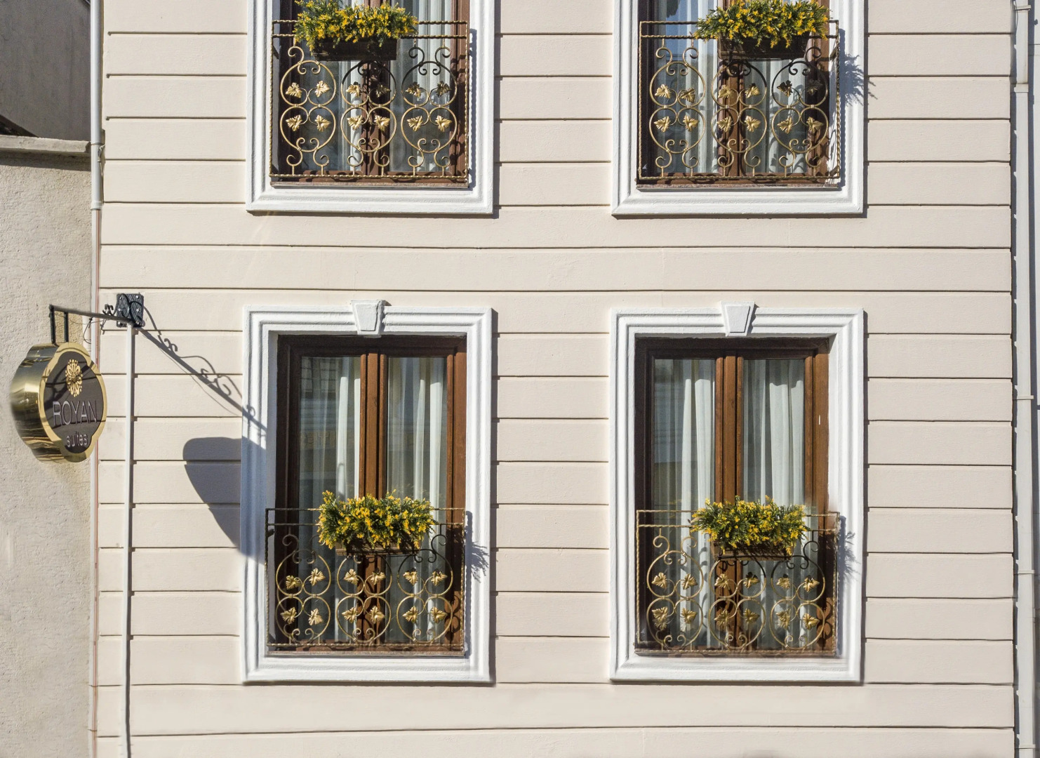 Royan Suites Boutique Hotel