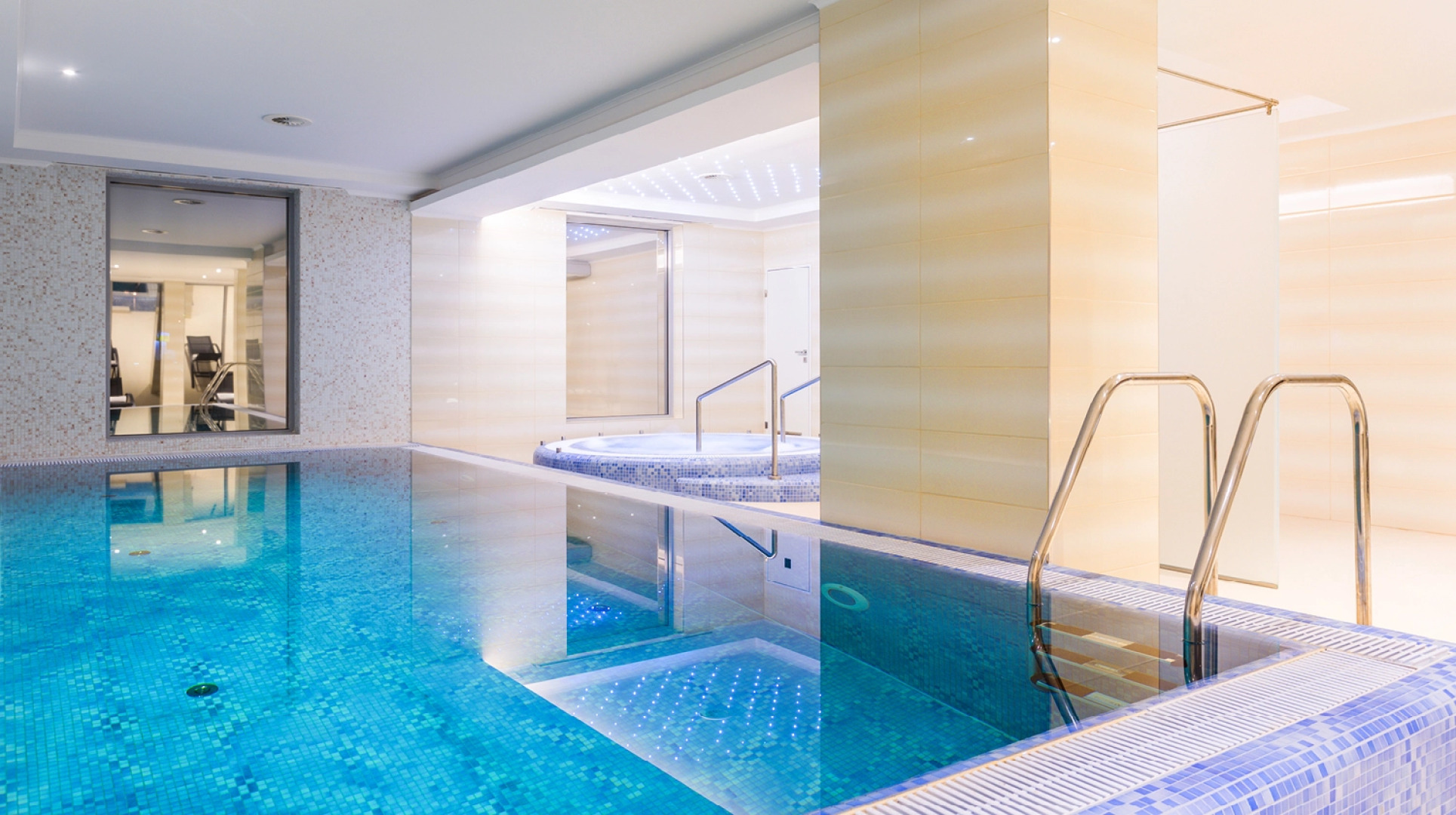 Отель Outlet Polgár