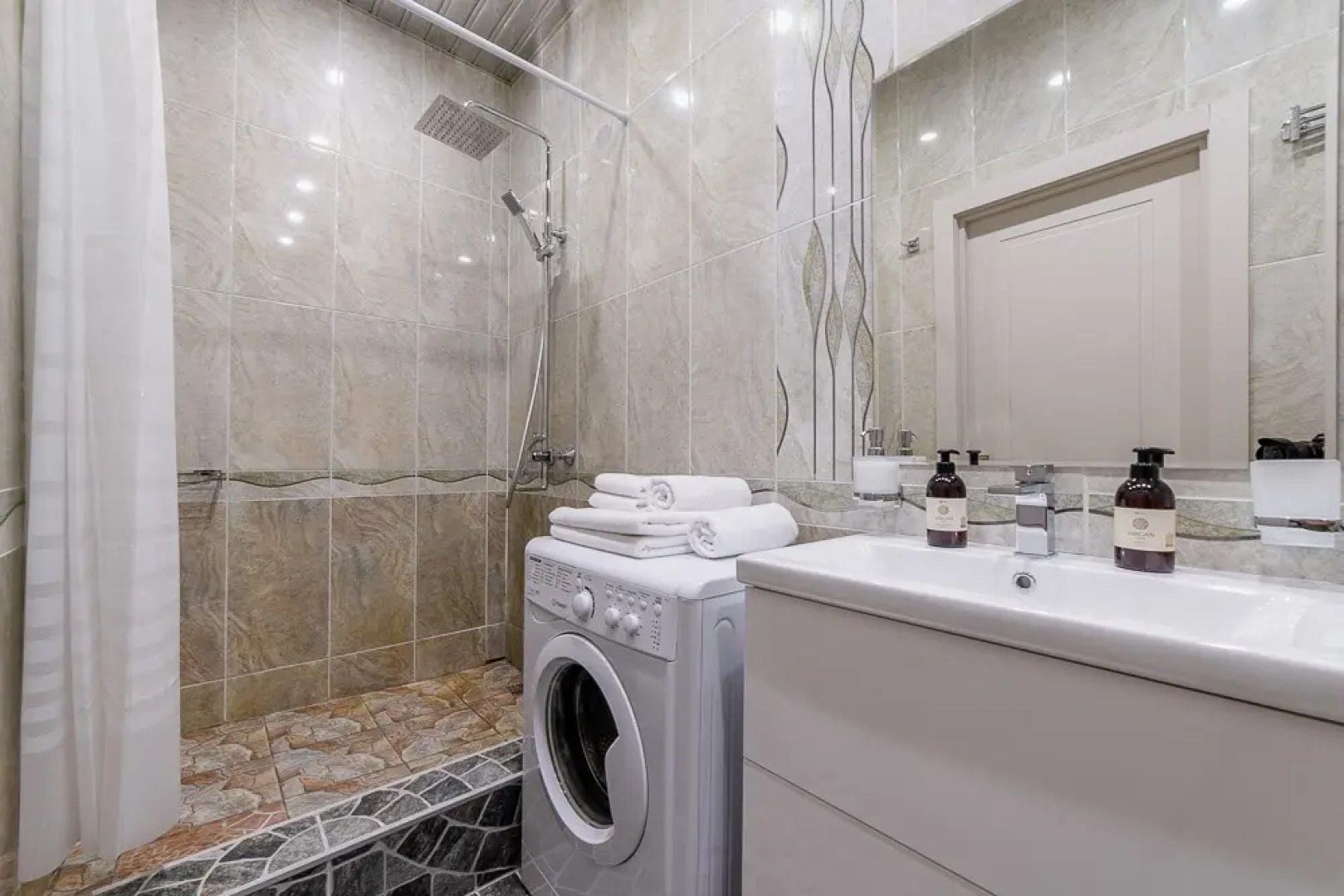 Апартаменты на Коммуны 2