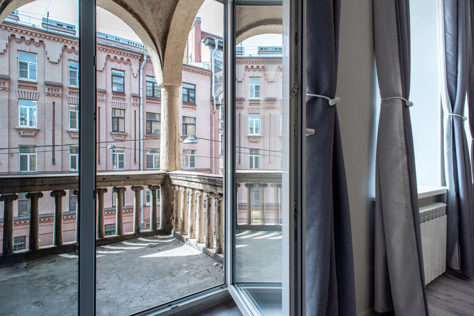 Квартира Стильная Евродвушка с Балконом в Центре Петроградской