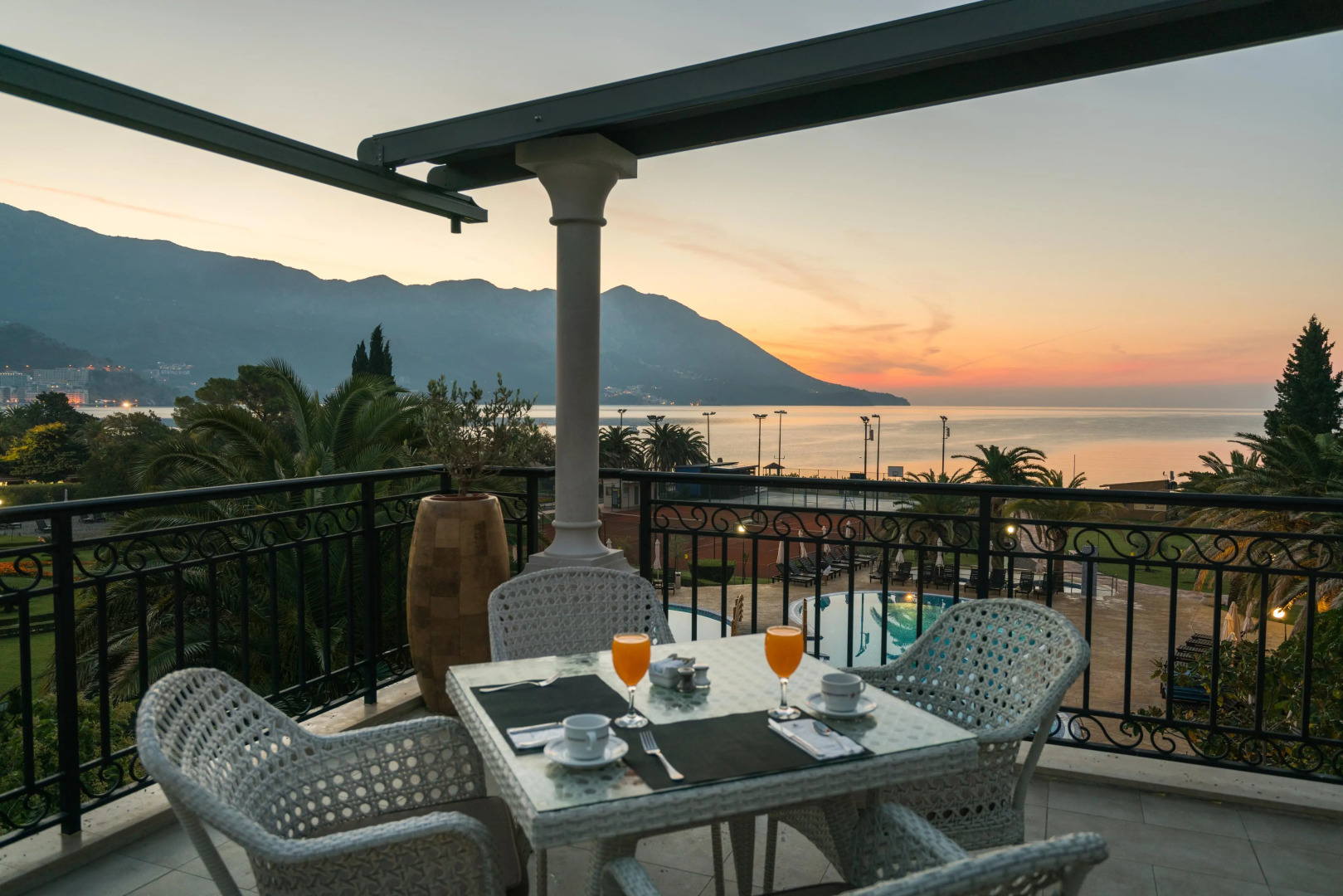 Отель Iberostar Bellevue