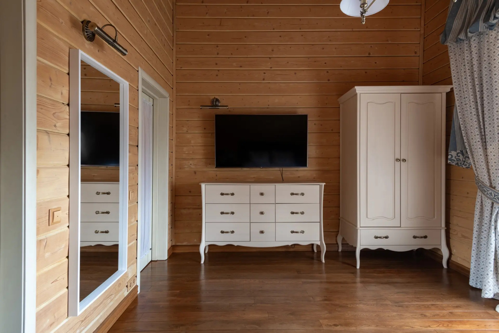 Гостевой Дом Деревянный Коттедж с бассейном и баней