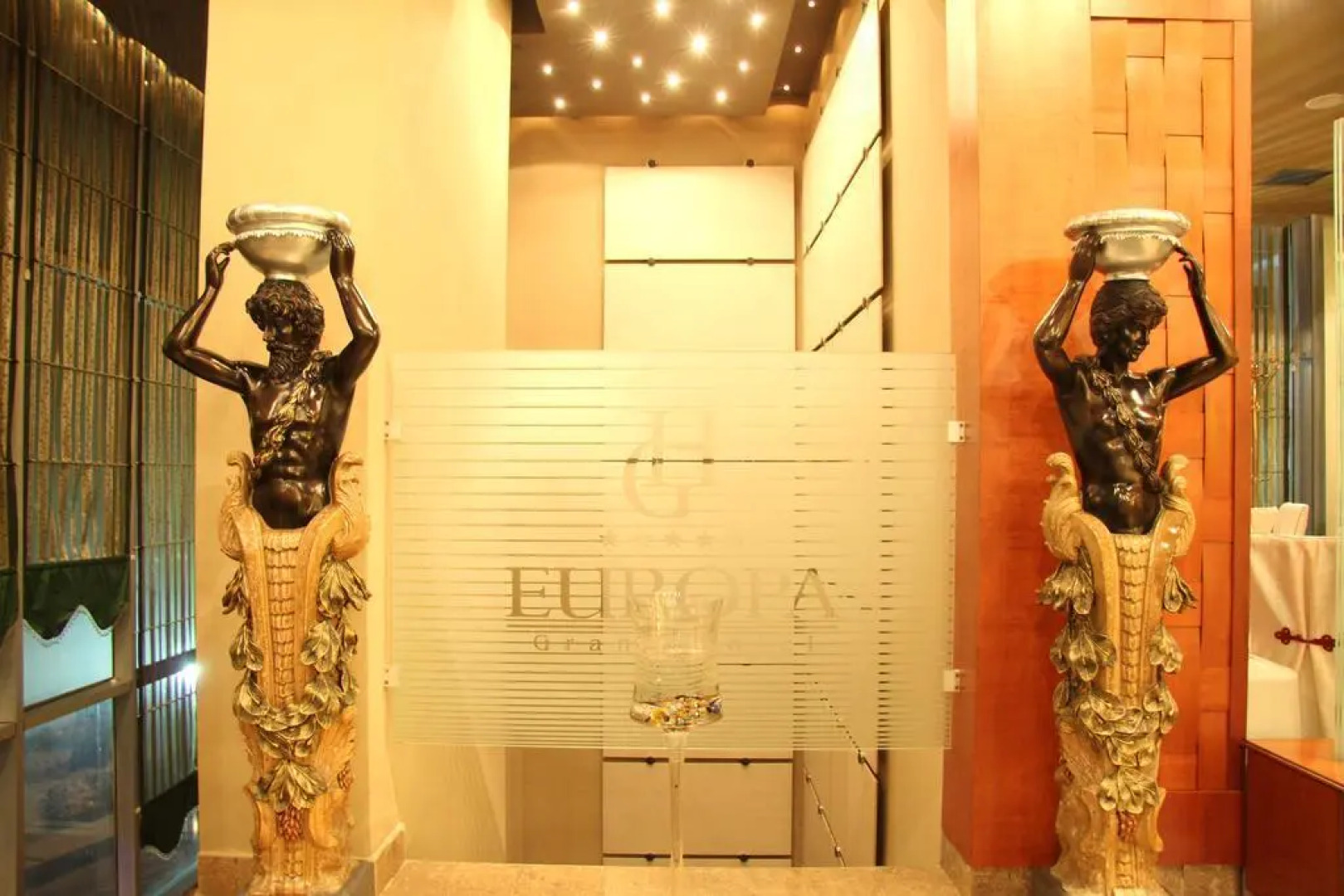 Отель Europa Grand