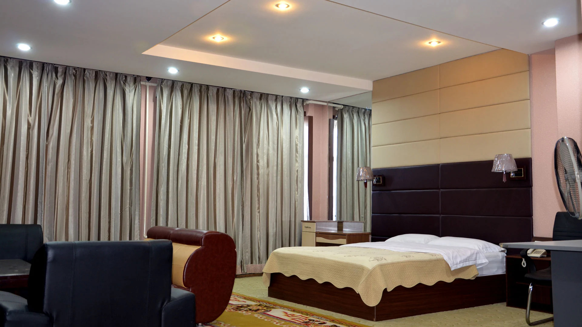 Отель 50100 Hotel & Restaurant