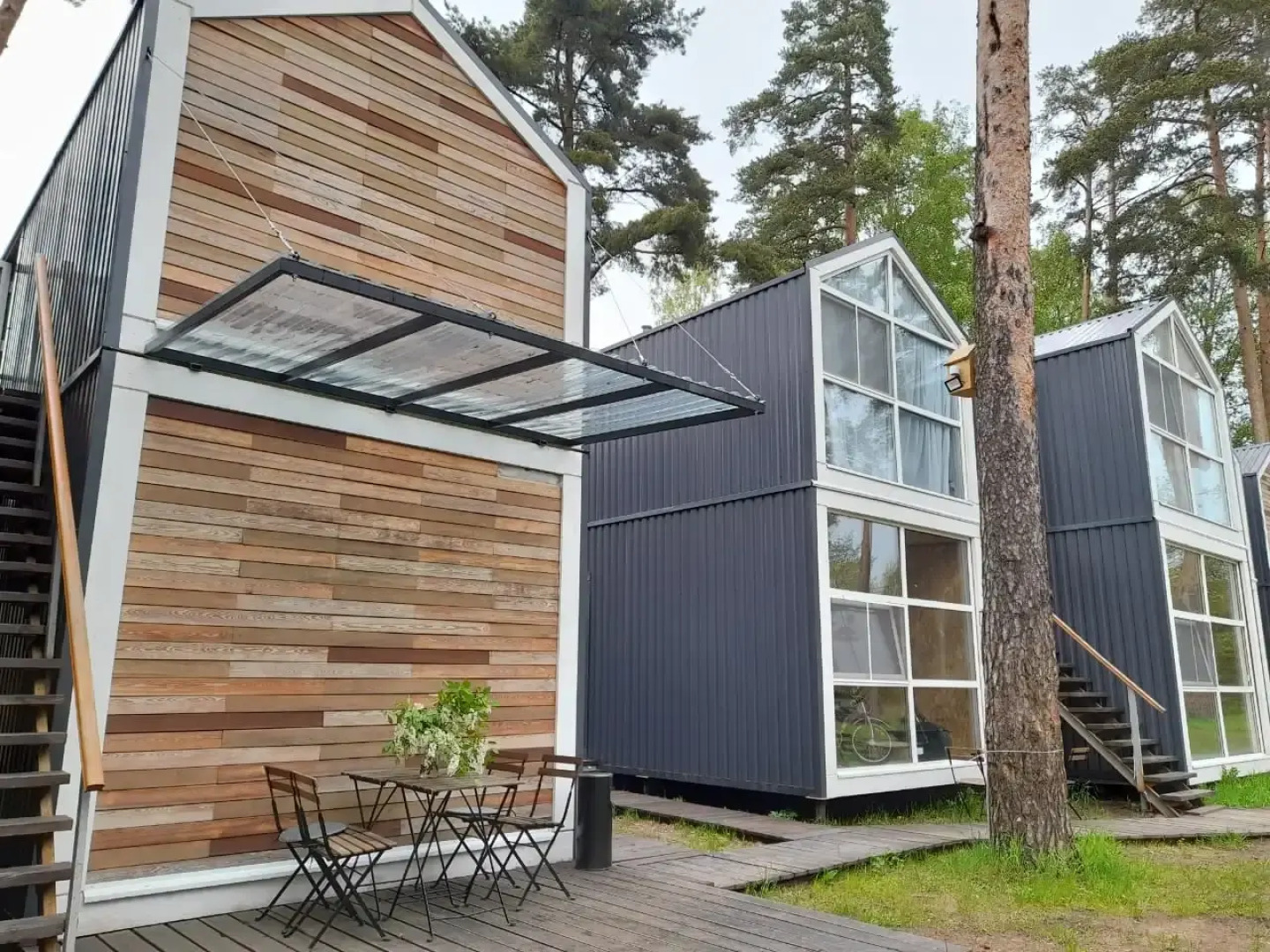 Коттеджи Скворешники