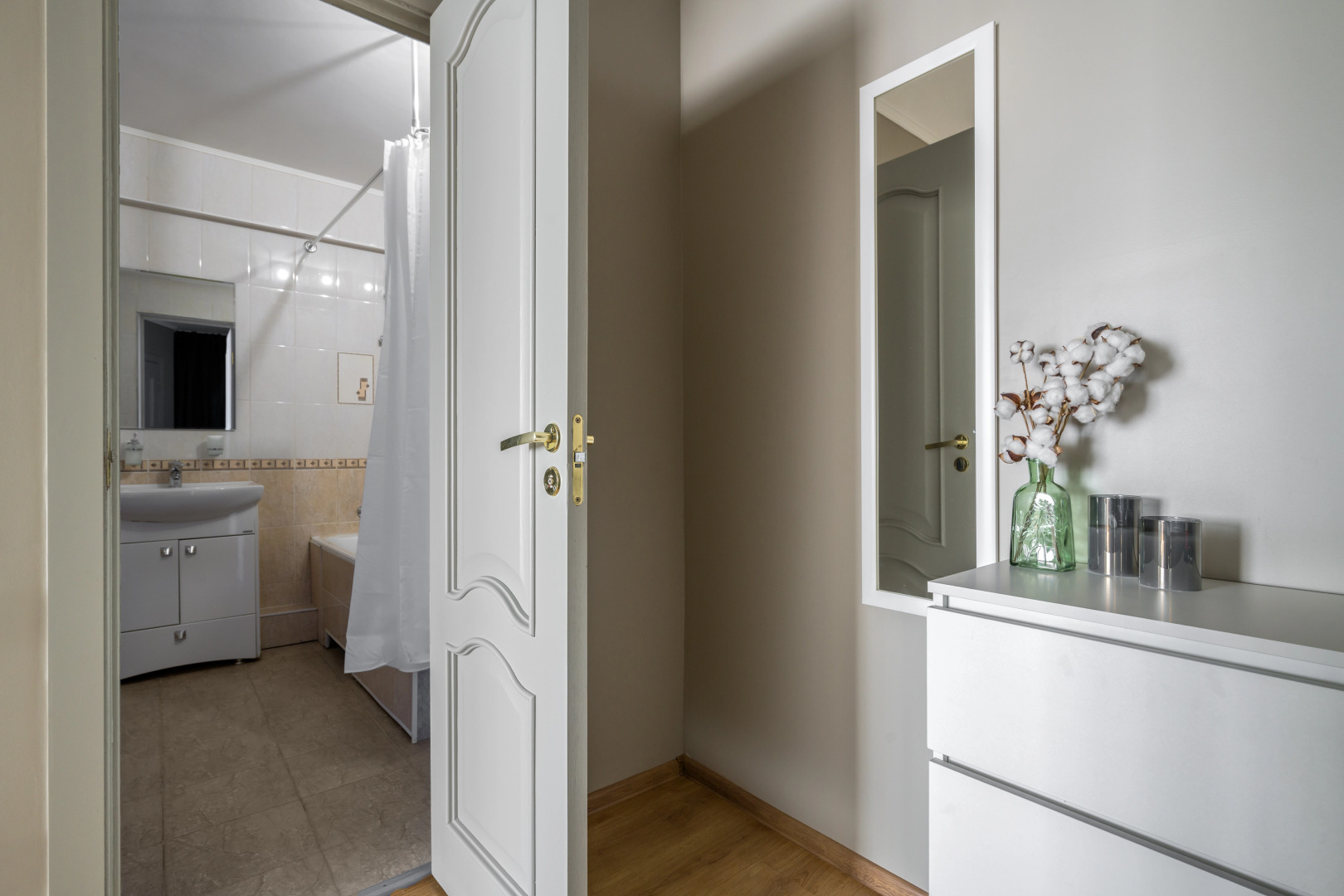 Квартира Просторная с зоной отдыха на балконе последнего этажа с видом на тихий двор