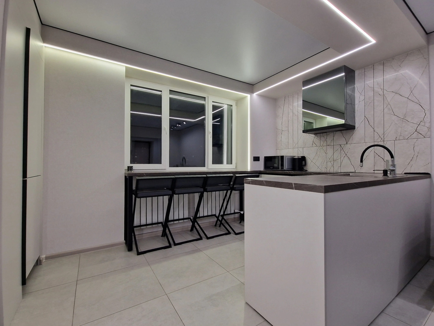 Апартаменты в Центре с Гостинной и 2 Спальнями