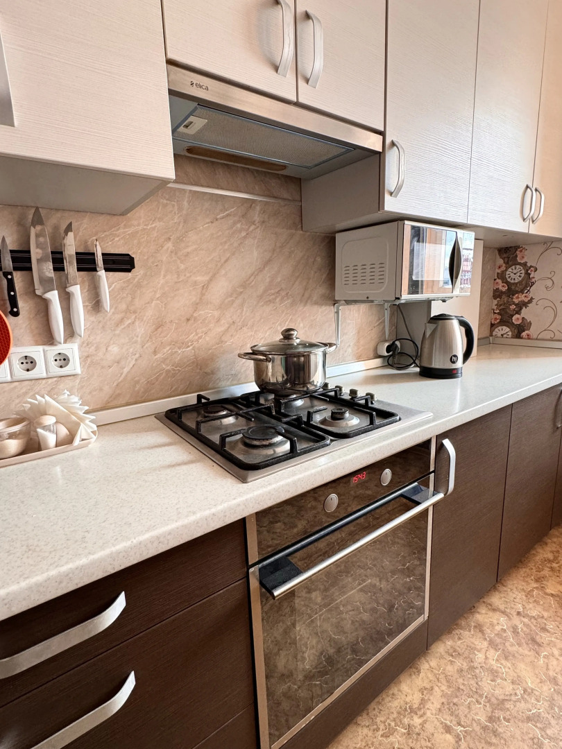 Апартаменты Друзья на Зорге 1