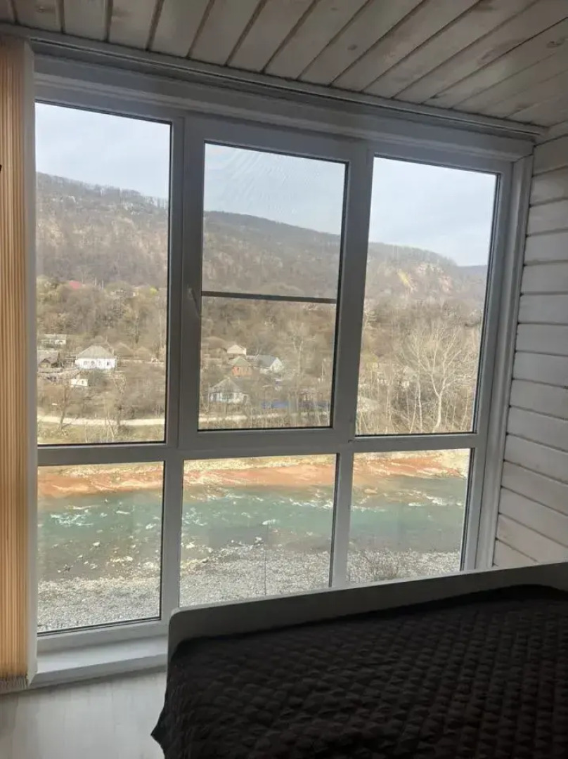 Частный дом с баней бассейном и мангалом на берегу реки