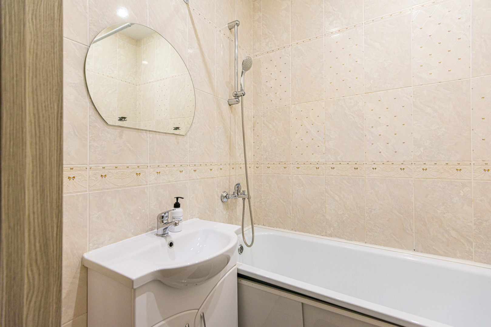 Квартира 2-к просторная в центре на Н.Смирнова 7 от RentAp, 6 сп.мест