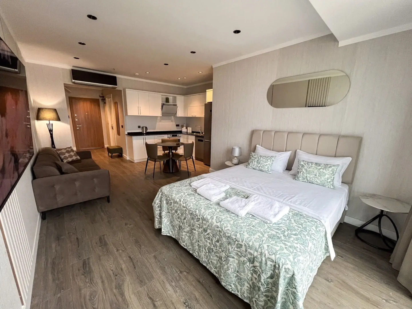 Апарт-отель на берегу моря, Porta Batumi Tower