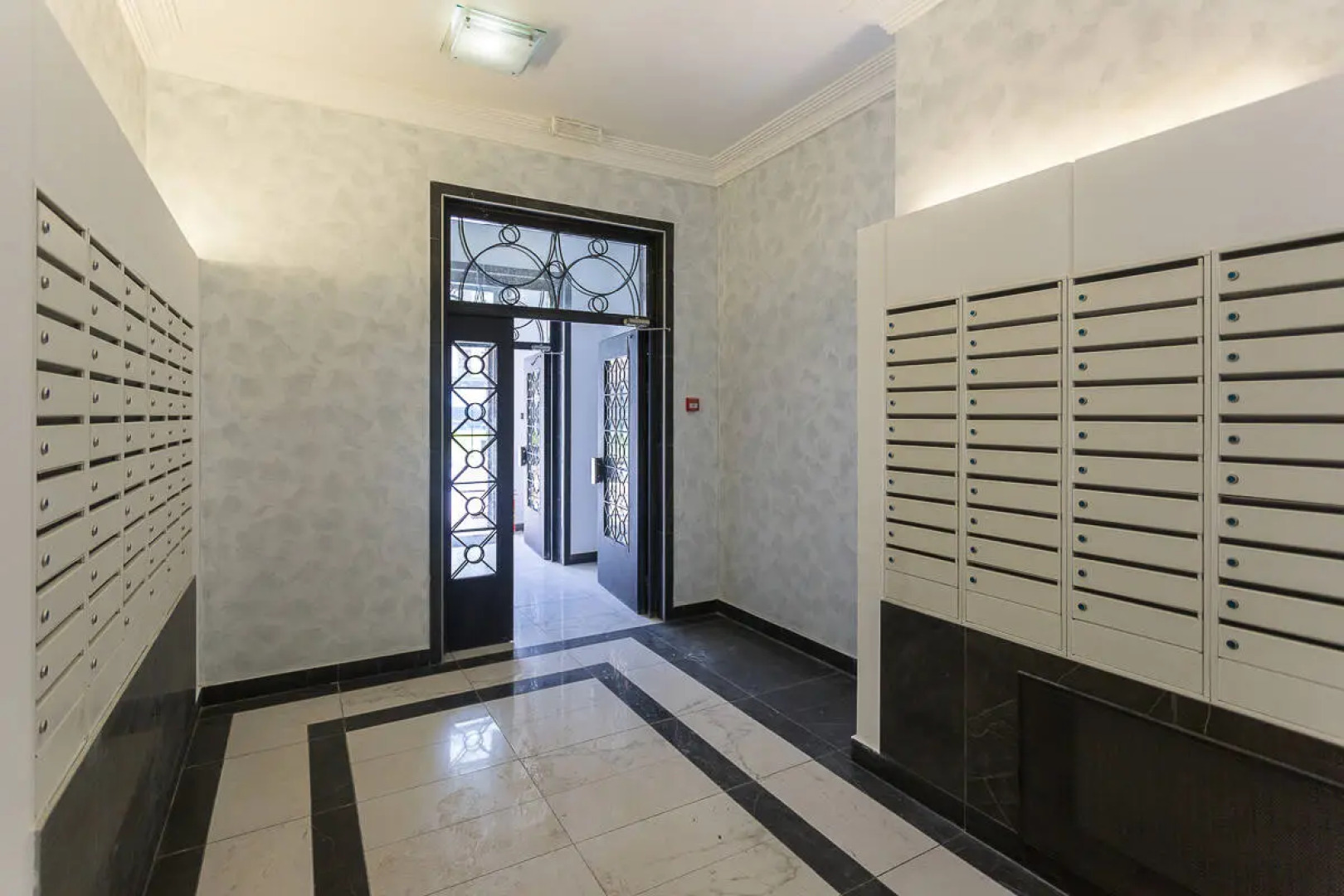 Апартаменты у метро в центре