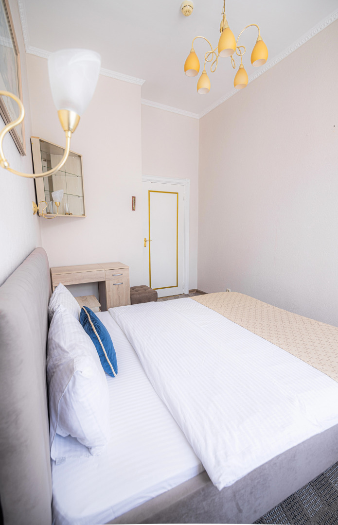 Отель Ист-Вест