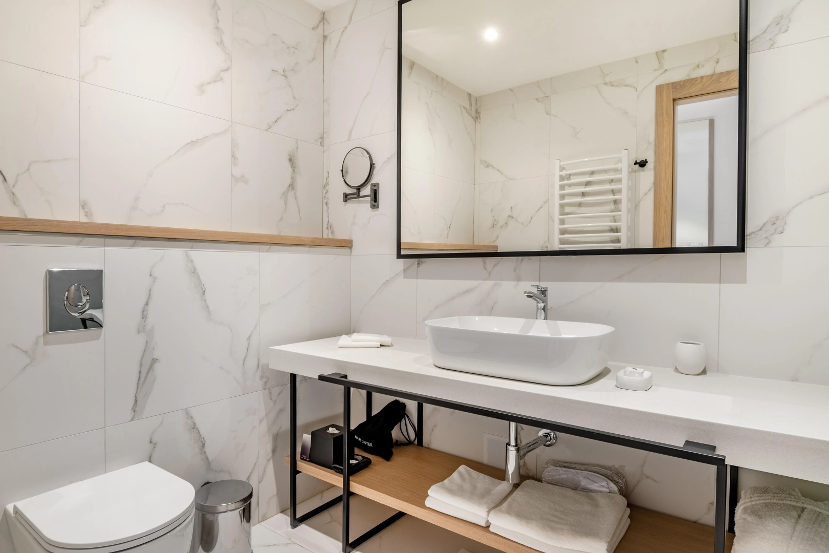 Lazure Hotel and Marina