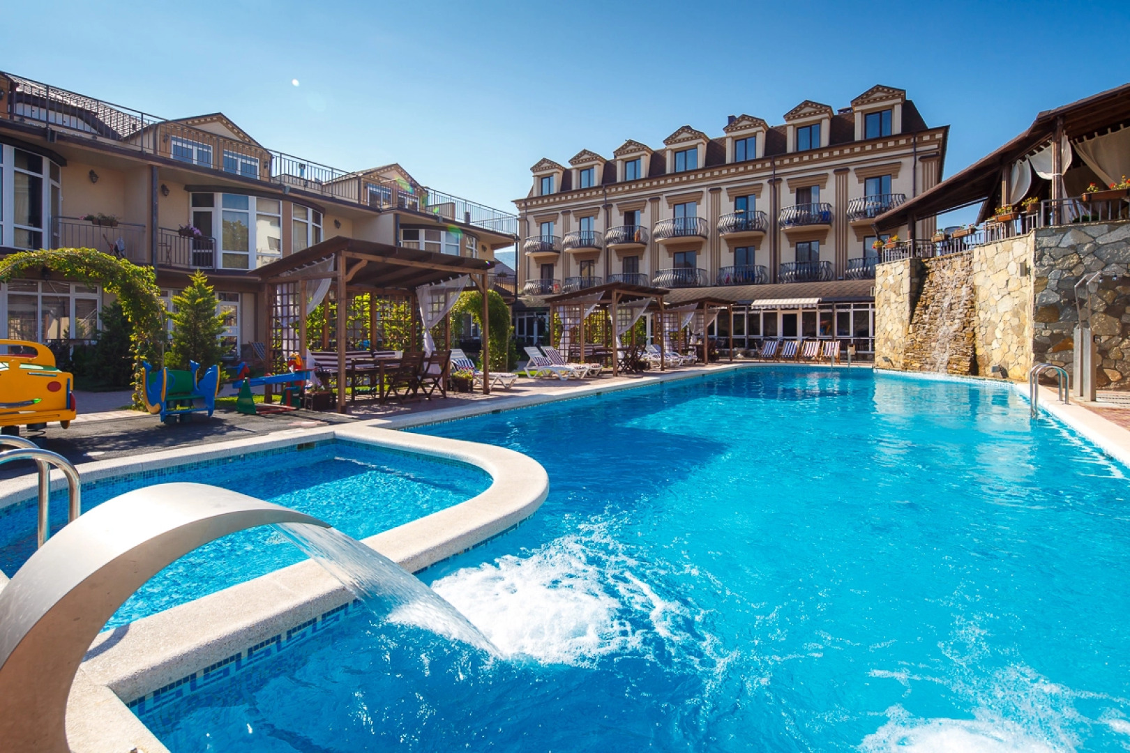 Отель Маринус