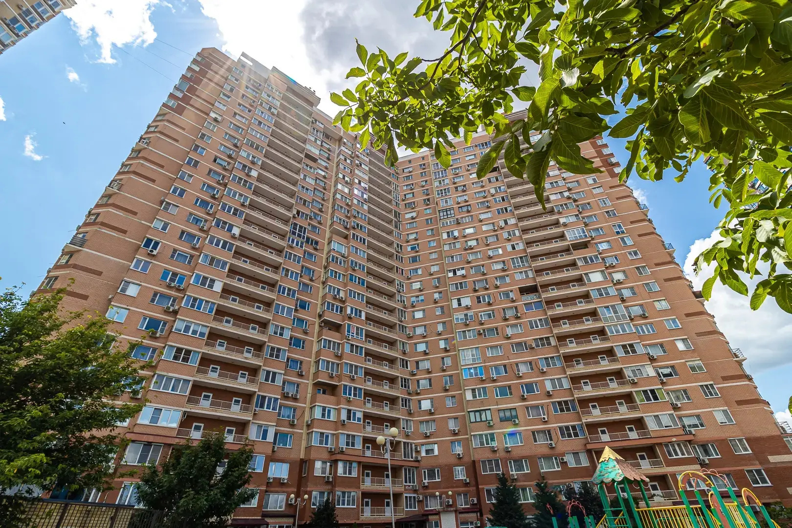 Квартира Просторная двухкомнатная недалеко от парка Галицкого