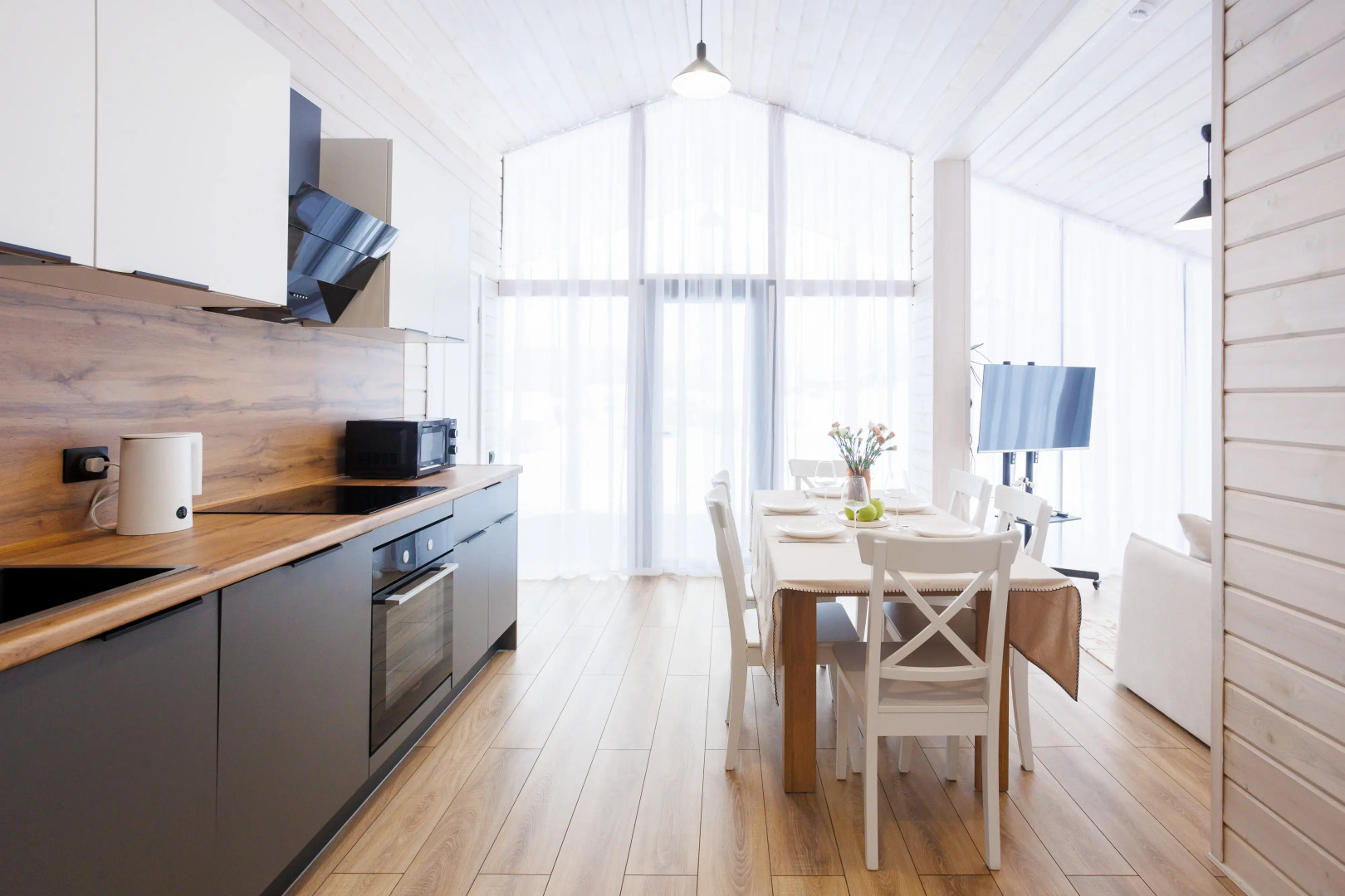 Частный дом Forested home на горке