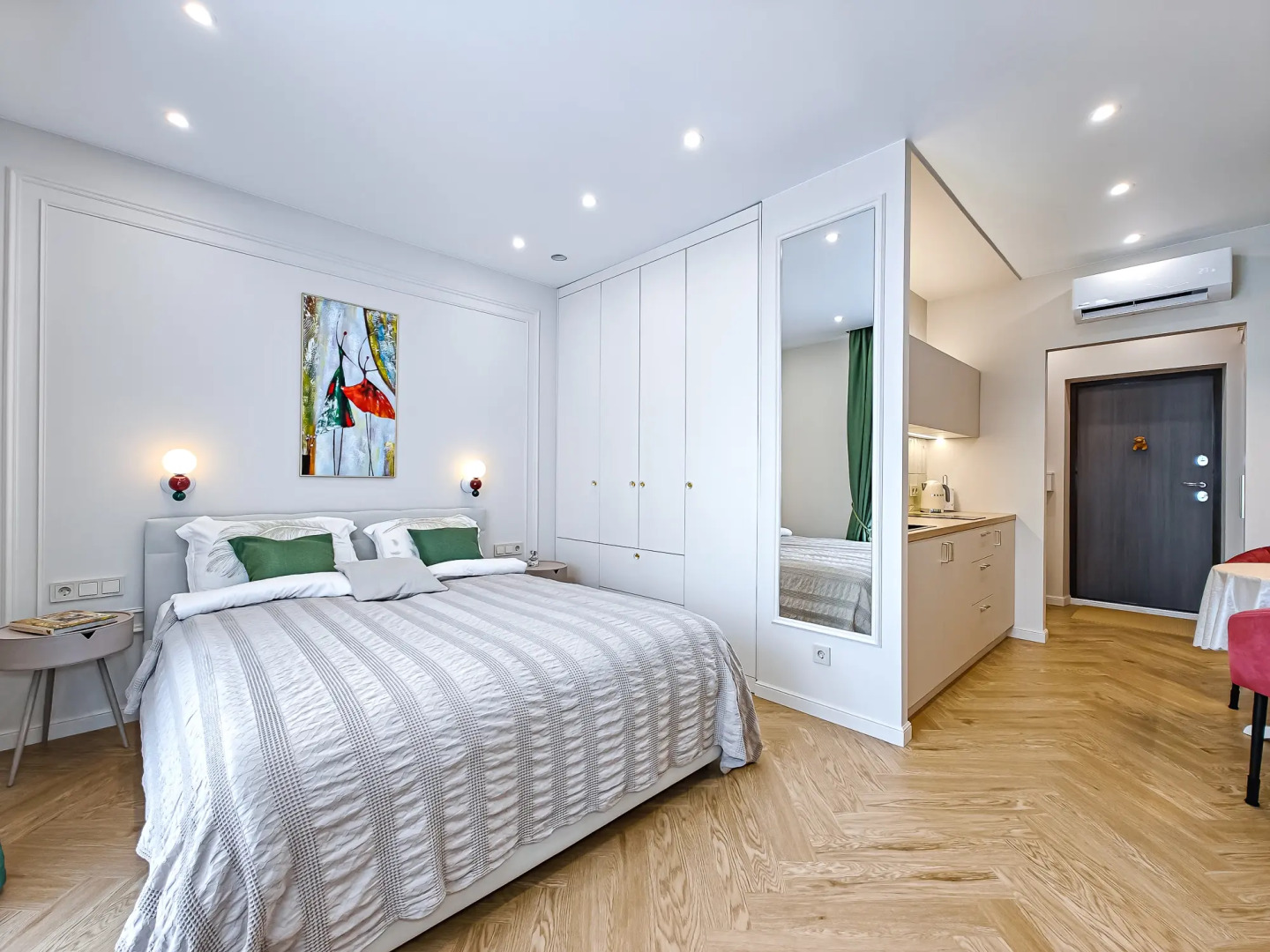 Квартира рядом с метро и жд вокзалом и прекрасным видом на город